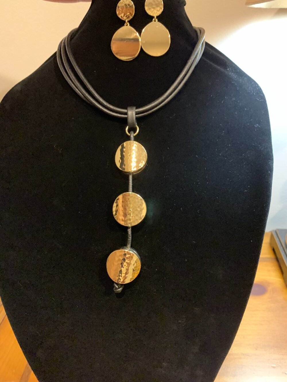 Modern Chick Vertical Pendant Hammered Gold Necklace and Earrings Set